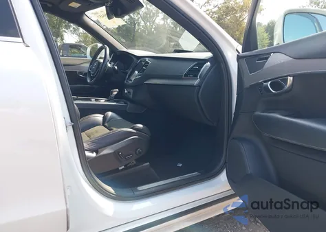 2016 Volvo Xc90 T5 R-Design z USA, uszkodzony, nr VIN YV4102XMXG1077761